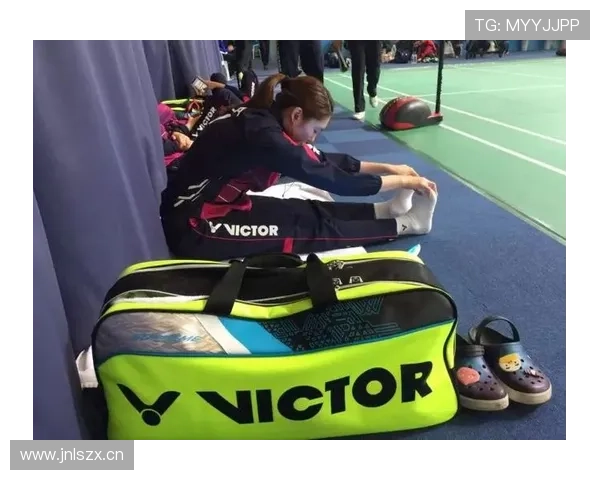 打羽毛球时需要注意的关键事项与安全防护要点全解析